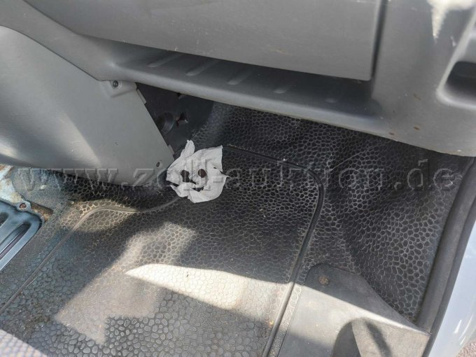 Fussraum, Beifahrerseite verdreckt