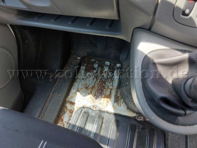 Fahrerseite Fussraum