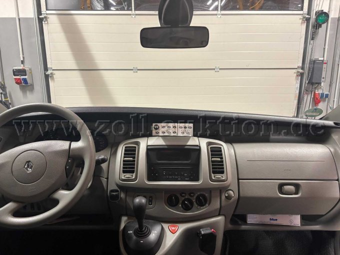 1 Renault Trafic L1H1 – brandweerwagen – 8 zitplaatsen – 107 kW – 57.842 km – foto 4 – kavel bij Zoll-Auktion, Bad Lauchstädt, Goethestadt