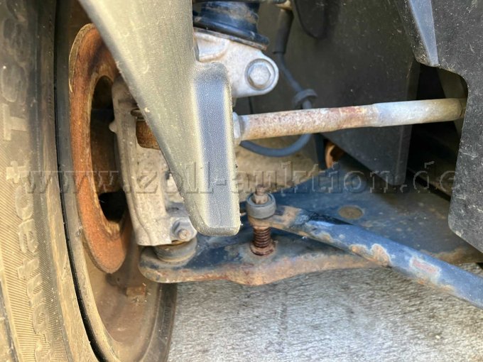 ausgeprägte Korrosion an der Vorderachse