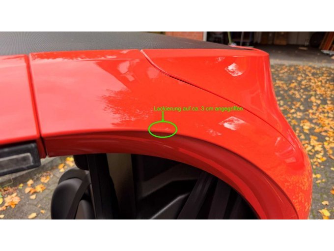 Lackierung auf ca. 3 cm angegriffen