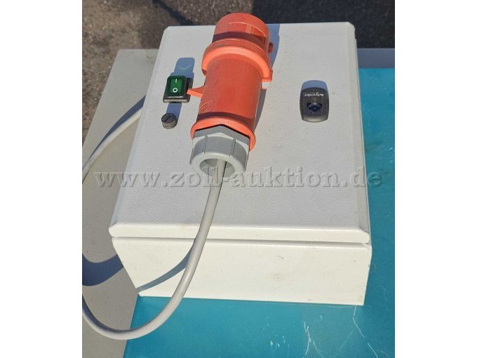 Steuerung mit Stromanschluss