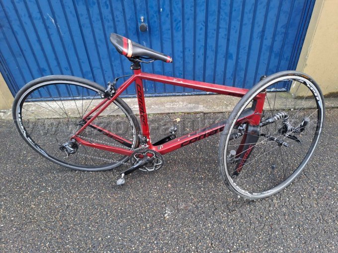 Seitenansicht des Auktionsgegenstandes