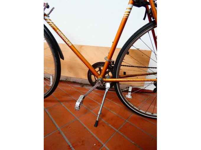 Rennrad Hercules Toledo_ Tretlager mit Pedalenkurbel