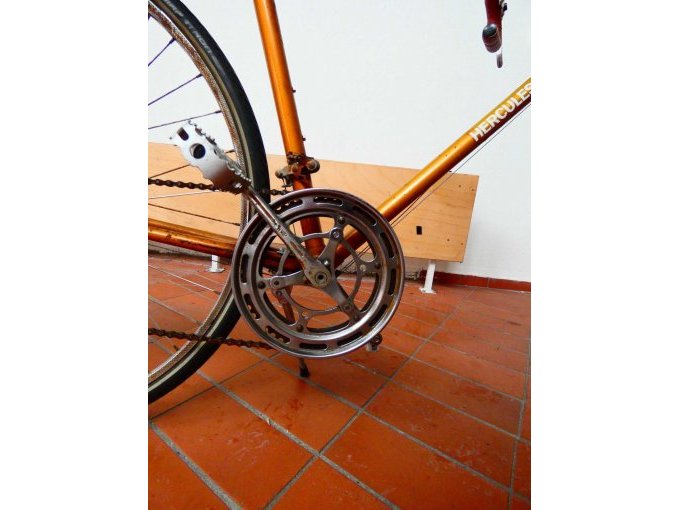 Rennrad Hercules Toledo_ Tretlager von rechts