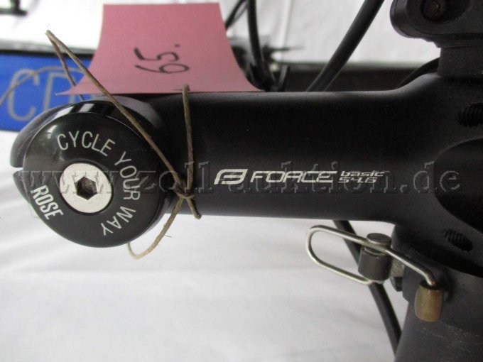 Ansicht Lenkervorbau mit Modellbezeichnung