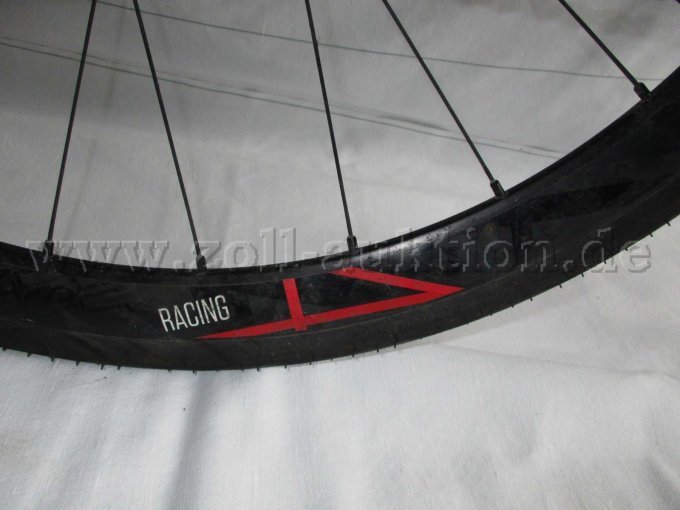 Teilansicht Hinterrad mit Felgenbezeichnung