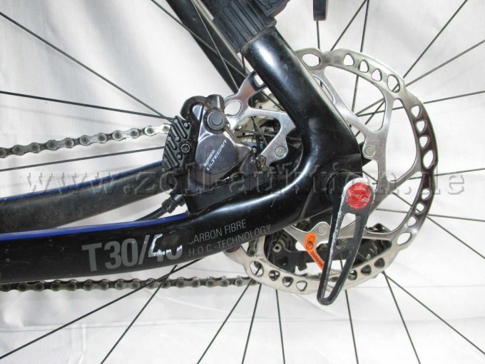 Teilansicht Hinterrad mit Scheibenbremse und Shimano Ultegra Bremssattel