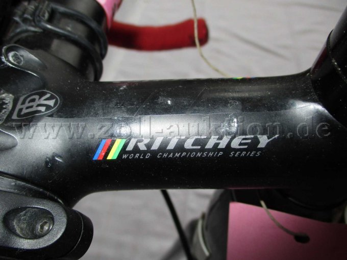 Ansicht Lenkervorbau mit Modellbezeichnung