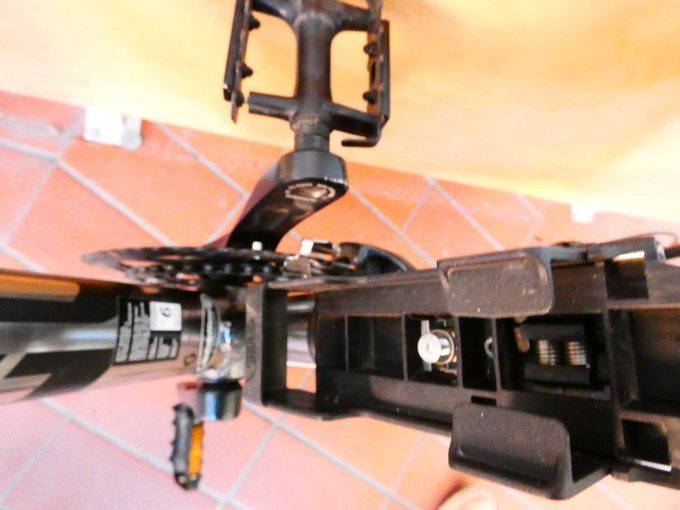 Rennrad Scott_ Ansicht von oben auf Tretlager und rechte Pedale