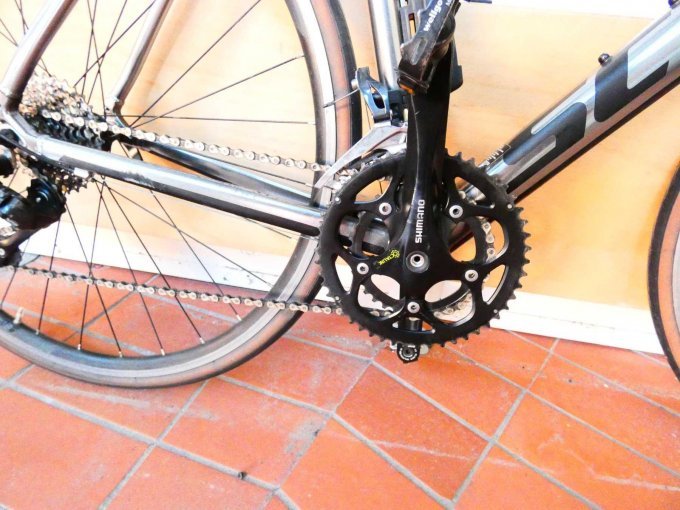 Rennrad Scott_ Ansicht auf Tretlager/ Kette und Pedalkurbel von rechts