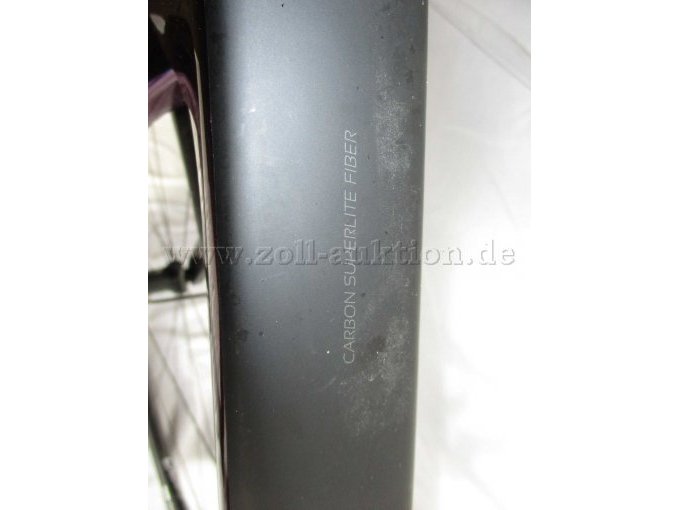 Teilansicht Rahmen mit Carbon-Bezeichnung