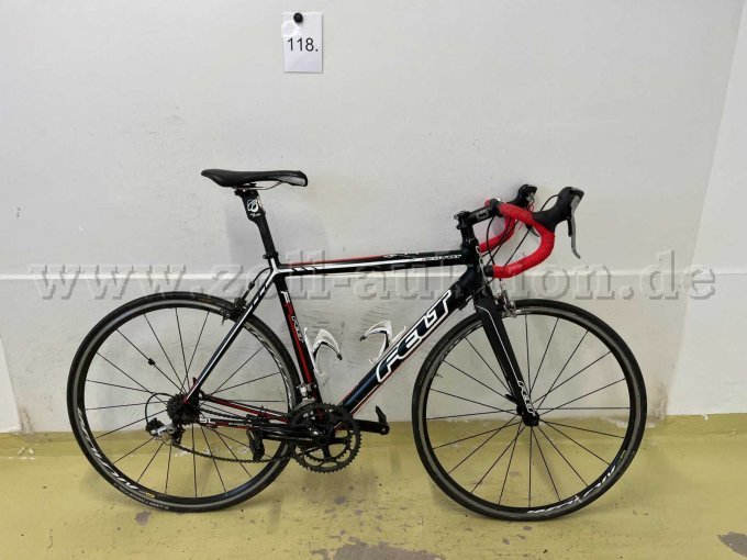 Rennrad von Felt, rechts