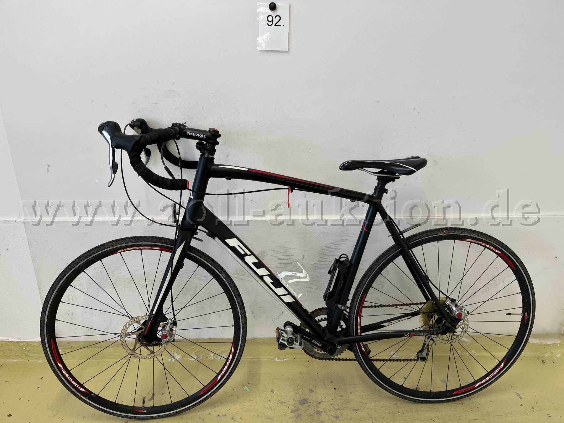 Rennrad von Fuji, links