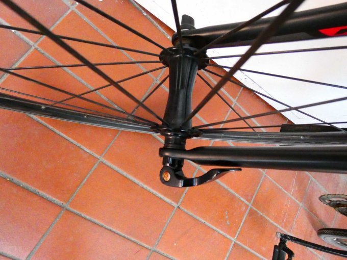 Rennrad Fuji two.3_ Ansicht auf vorderes Radlager