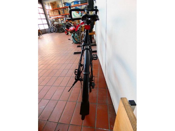 Rennrad Fuji two.3_ Ansicht von hinten