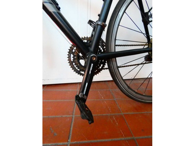 Rennrad Fuji two.3_ Tretlager und Pedalkurbel