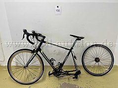 Teilzerlegtes Rennrad von Giant, links