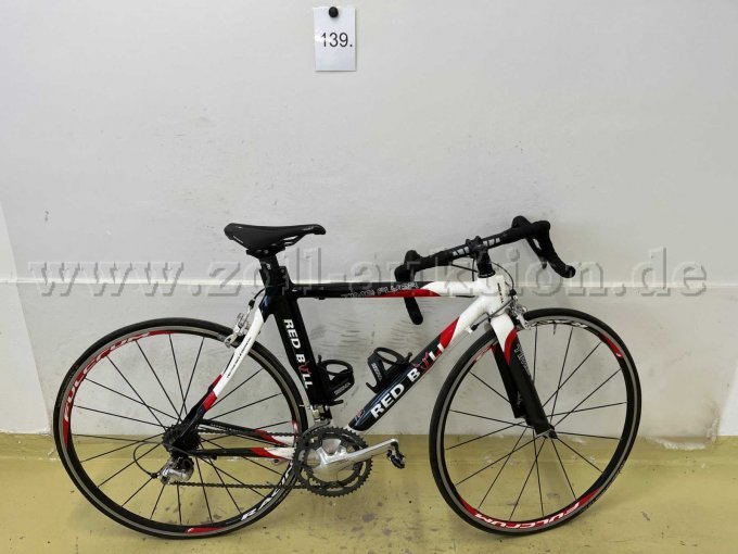 Rennrad von Bulls, rechts