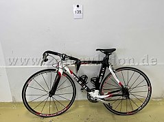 Rennrad von Bulls, links