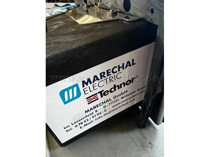 Seitenansicht und Markenlabel