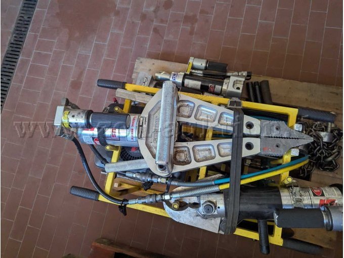 Rettungssatz komplett mit Schere, Spreizer, zwei Rettungszylindern und Kettensatz Draufsicht