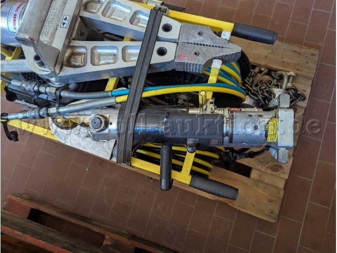 Schere, Spreizer Detail