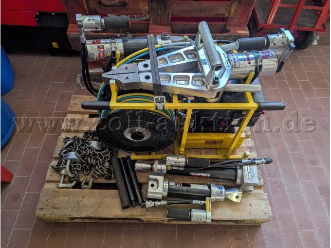 Rettungssatz komplett mit Schere, Spreizer, zwei Rettungszylindern und Kettensatz Rettungssatz komplett mit Schere, Spreizer, zwei Rettungszylindern und Kettensatz