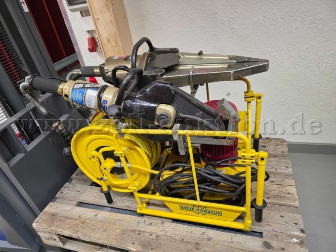 Gesamtansicht Aggregat mit Schere und Spreizer