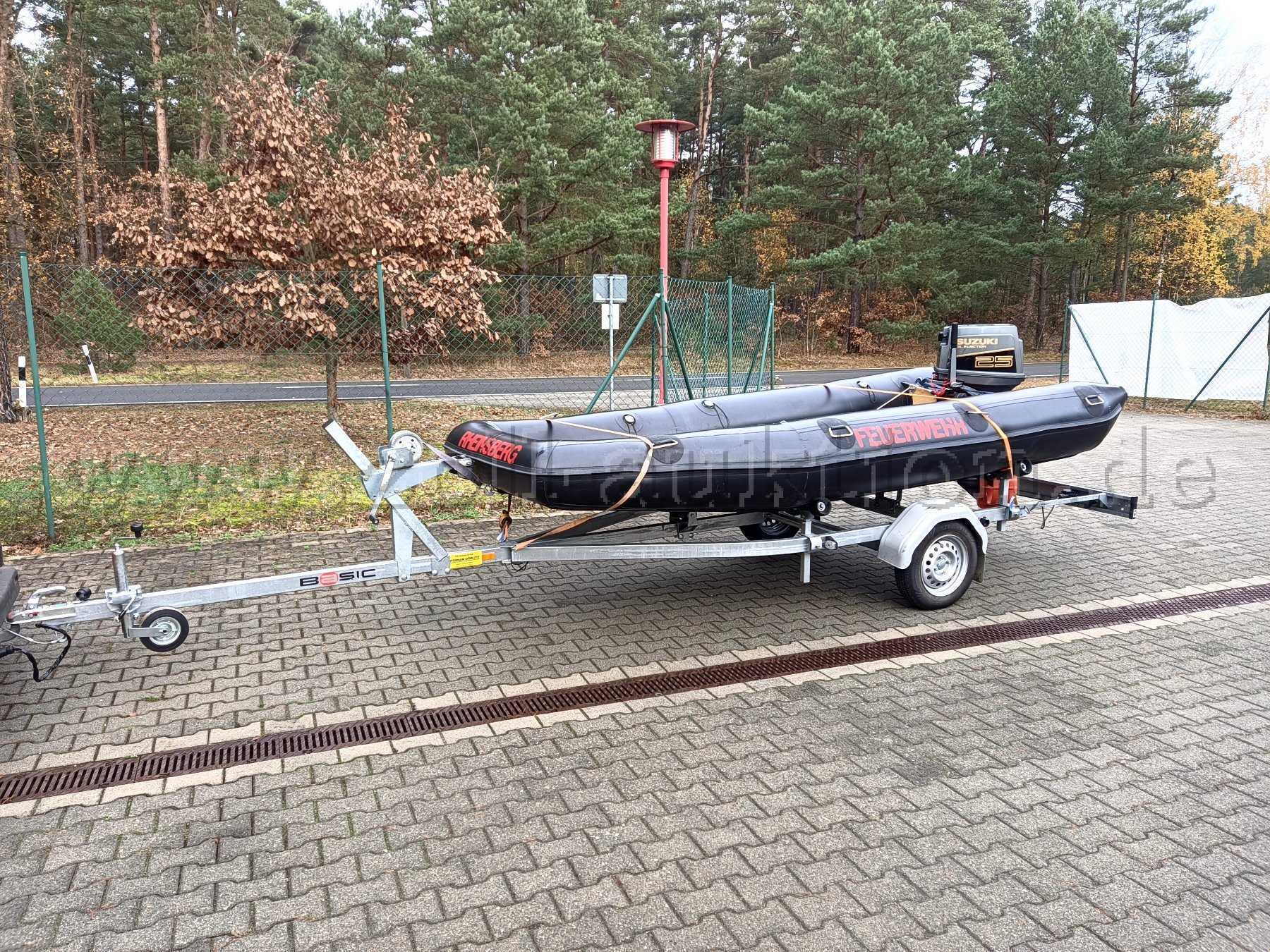 Ansicht Schlauchboot + Trailer