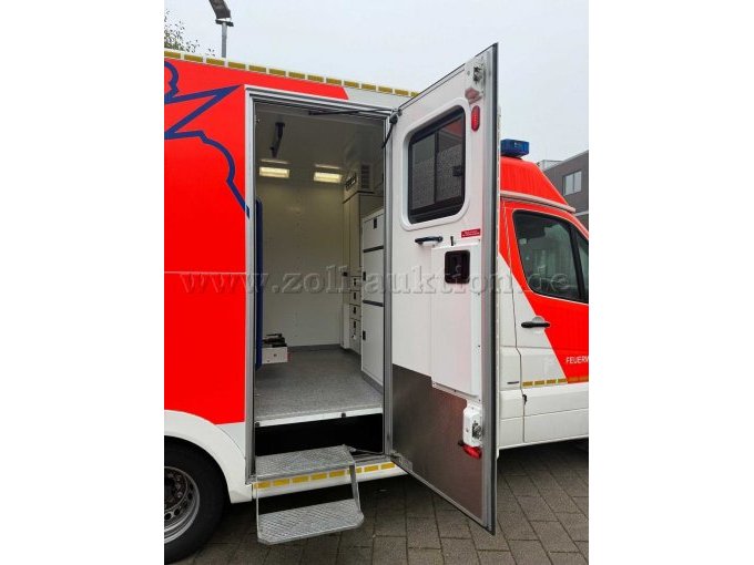 Rechts Eingang Patientenraum