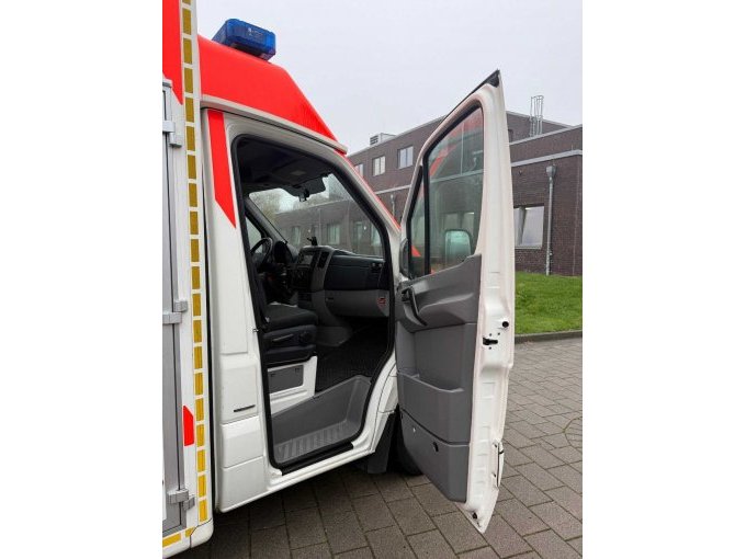 Beulen und schrammen in der Tür durch einklemmen des Sicherheitsgutes!