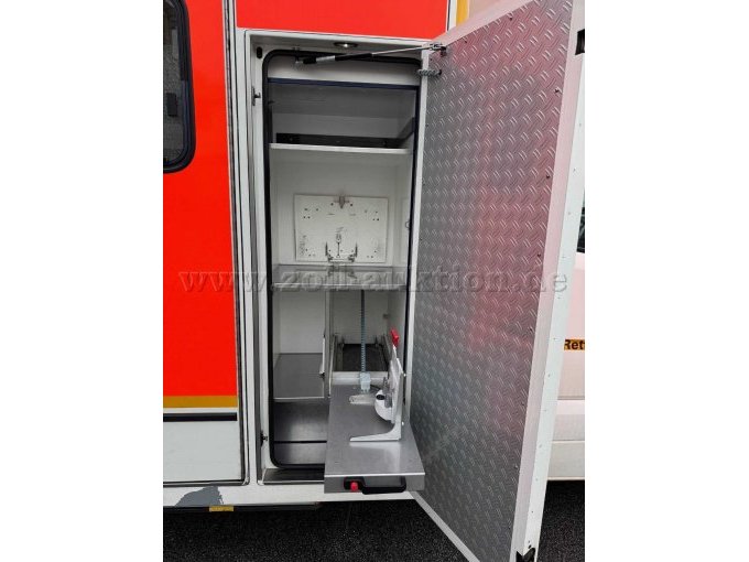 Gerätefach mit Auszügen