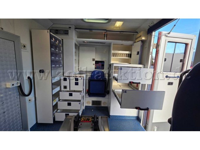 Geschränk im Koffer, geöffnet