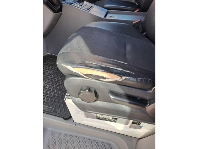 Beschädigung Fahrersitz