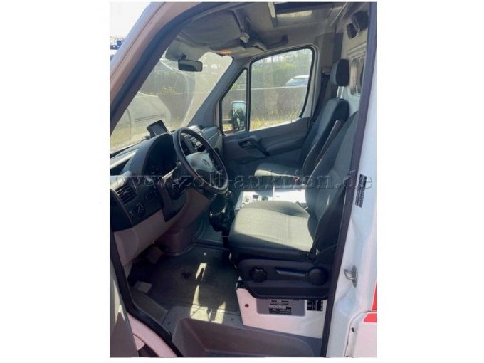 1 Rettungswagen (RTW) Mercedes-Benz Sprinter, EZ 2012, 413.659 km – foto 6 – kavel bij Zoll-Auktion, Helmstedt
