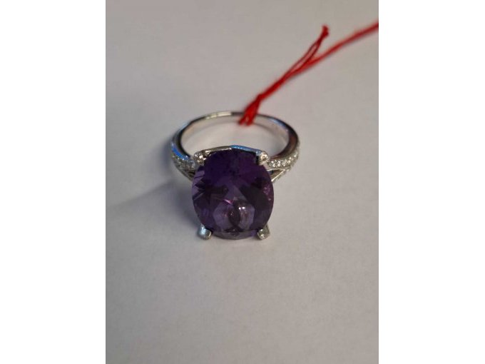 1 Ring *** 18 Karat Weißgold *** mit Besatz violetter Farbstein ** Bucherer – foto 6 – kavel bij Zoll-Auktion, München