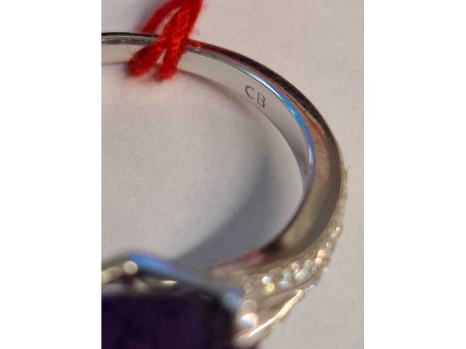 1 Ring *** 18 Karat Weißgold *** mit Besatz violetter Farbstein ** Bucherer – foto 5 – kavel bij Zoll-Auktion, München