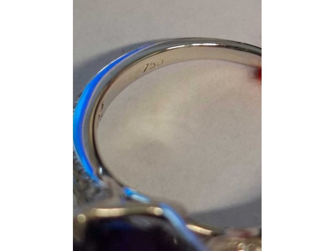 1 Ring *** 18 Karat Weißgold *** mit Besatz violetter Farbstein ** Bucherer – foto 4 – kavel bij Zoll-Auktion, München