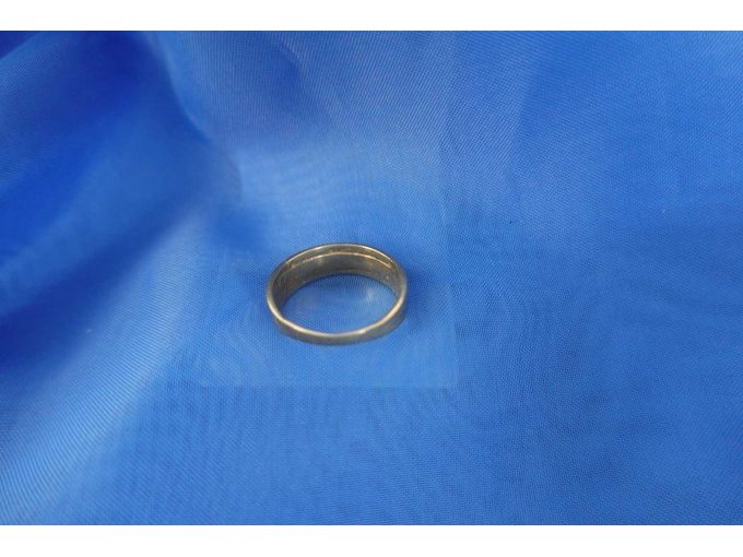 1 Ring 333er Gold mit einem Granat Cabochon – foto 4 – kavel bij Zoll-Auktion, Hamburg