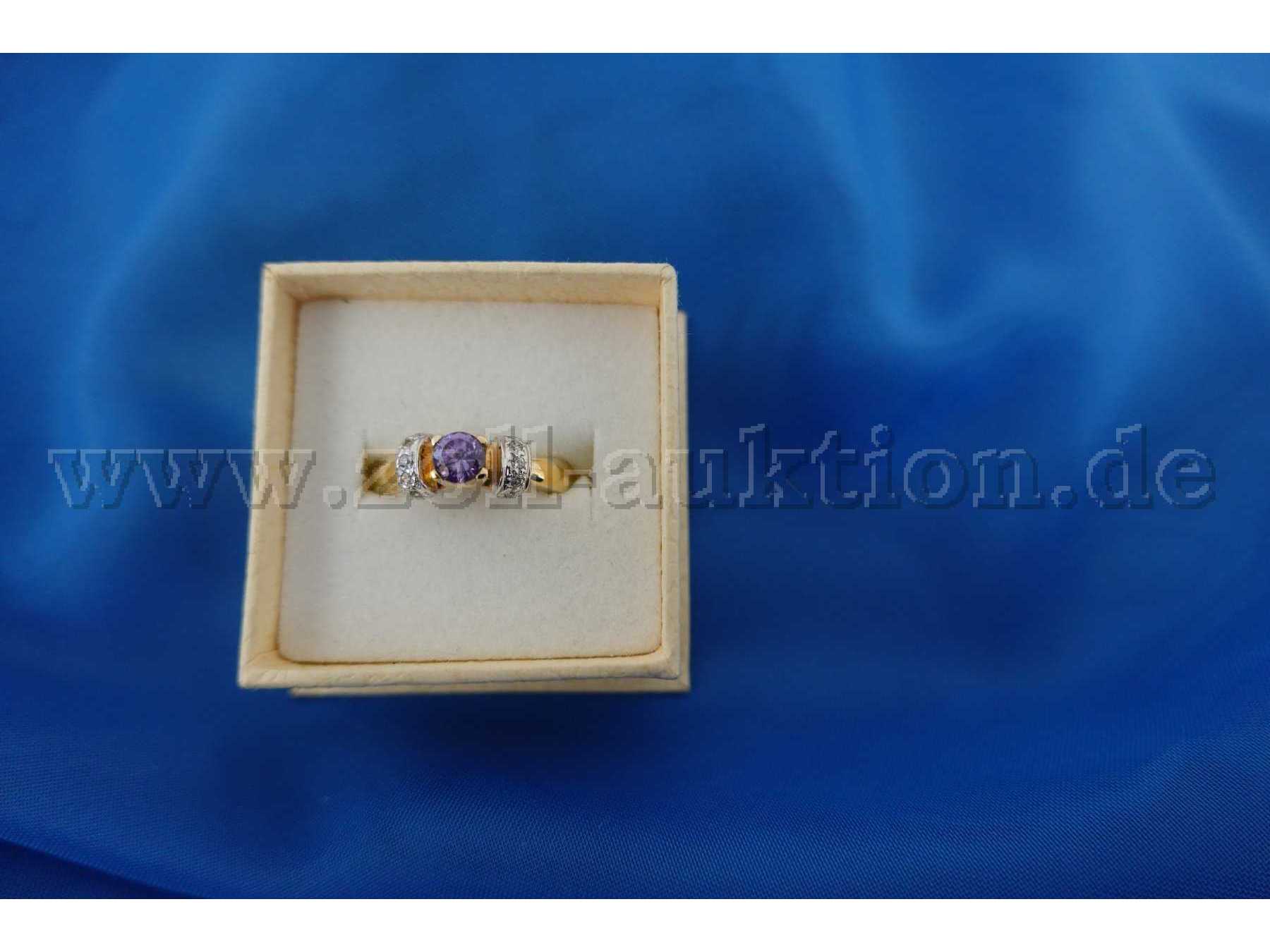 1 Ring 585er Gelbgold mit 1 Amethyst + 10 Zirkonia - Ansicht von oben.