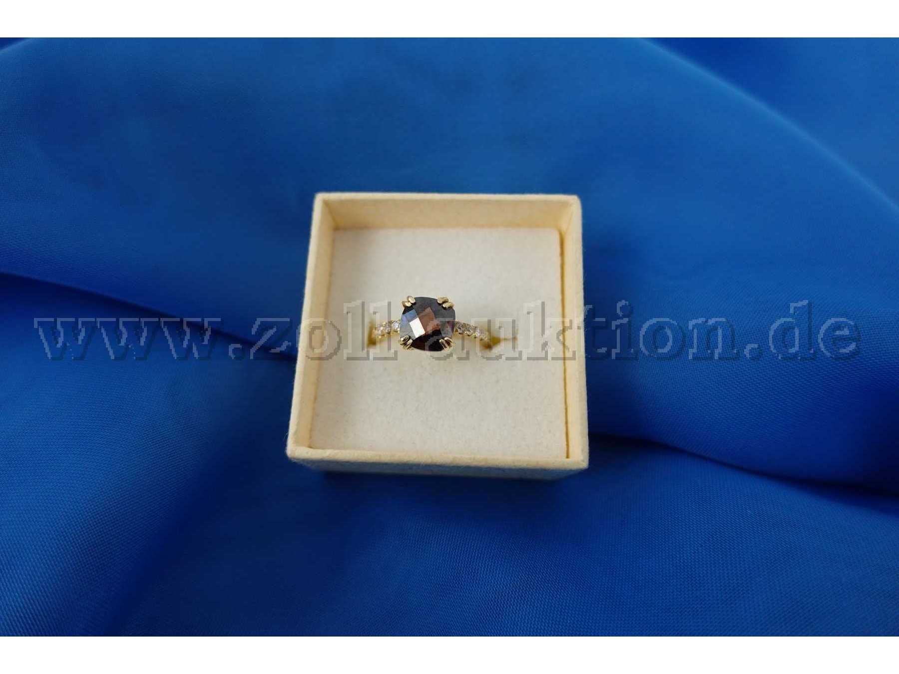 1 Ring 585er Gold mit 1 Granat in Schachbrettmuster und 7 Steinen (Zirkonia) - Ansicht von oben