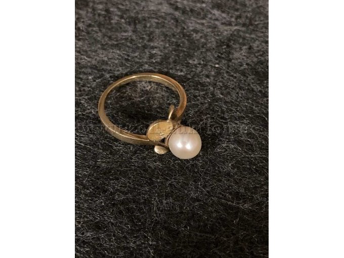Ansicht Ring mit fehlender  Perle