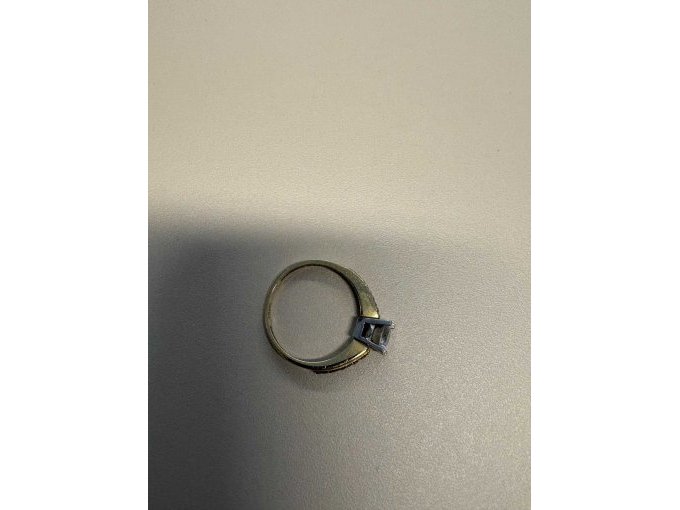 Ring 585er Gold mit weißem Stein
