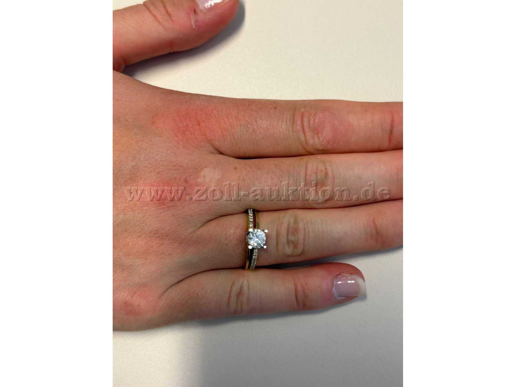 Ring 585er Gold mit weißem Stein