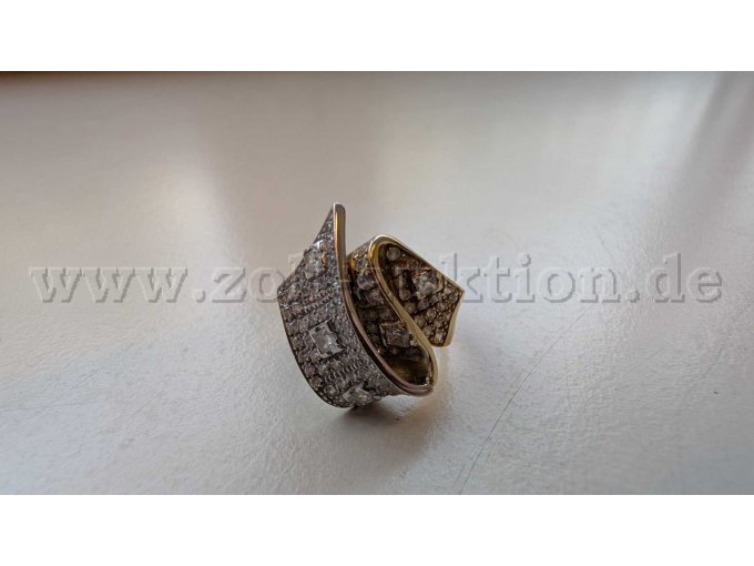 Ring 585er Gold mit weißen Steinen Frontansicht