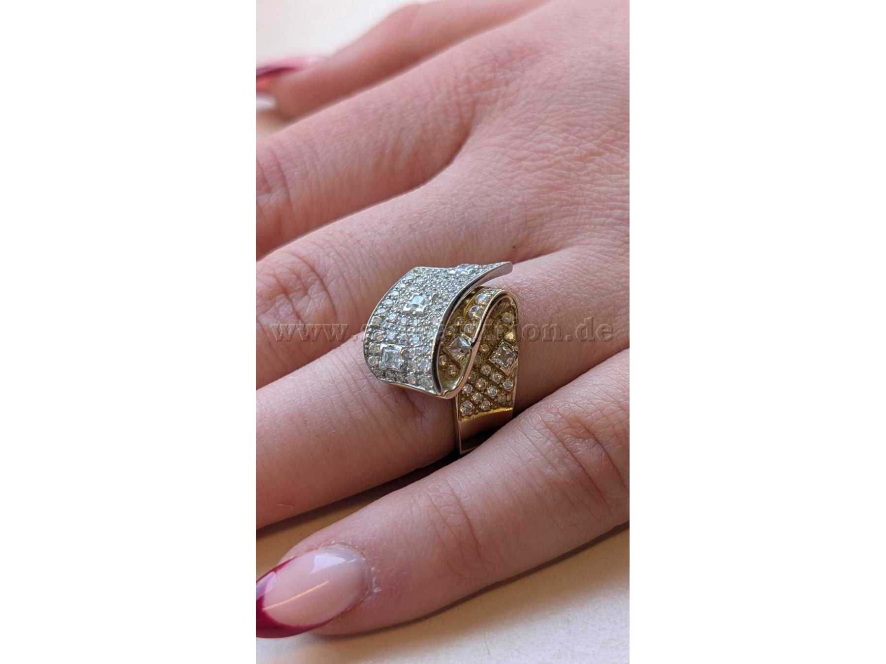 Ring 585er Gold mit weißen Steinen Detailansicht