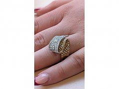 Ring 585er Gold mit weißen Steinen Detailansicht