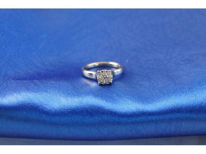 Ansicht Ring auf Brillanten