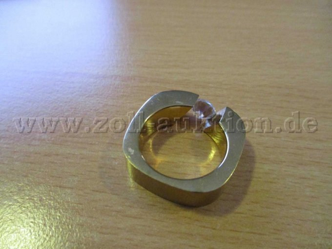 Ring mit leichtem Abrieb und Kratzern
